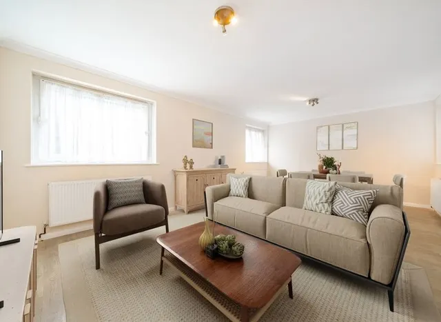 Photo 2 — Hillcrest Road, Ealing, W5