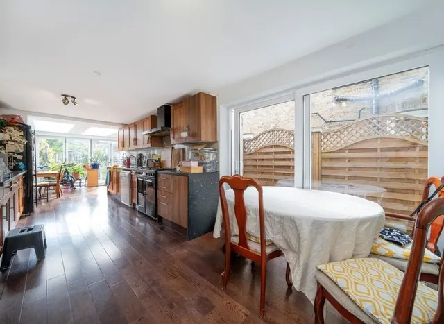 Photo 2 — Coopersale Road, Homerton, E9
