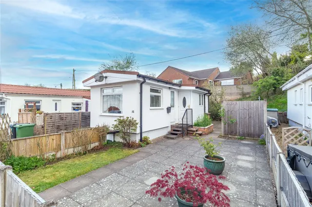 The Glen, Linthurst Newtown, Blackwell, Bromsgrove, B60 1BX, photo 1