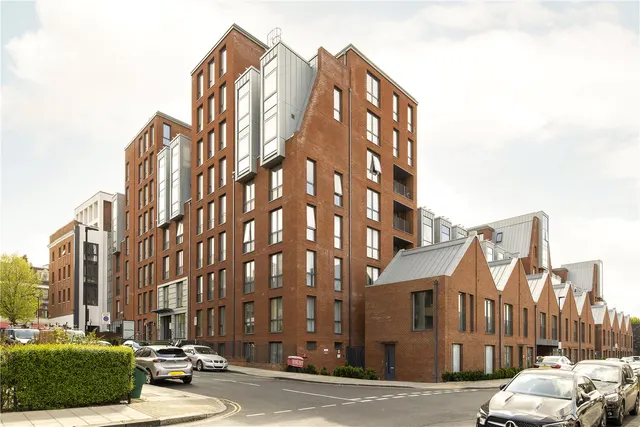 Gaumont Place, London, SW2, photo 1