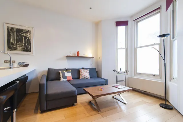 Warwick Road, Earls Court, photo 1