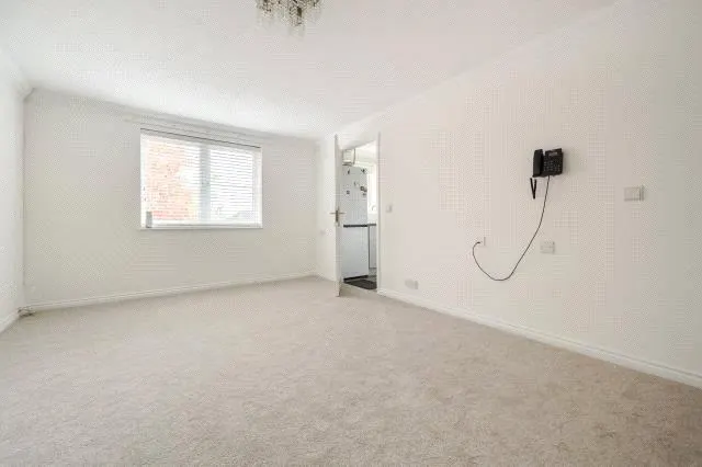 Guildford Road, Lightwater, GU18, photo 2