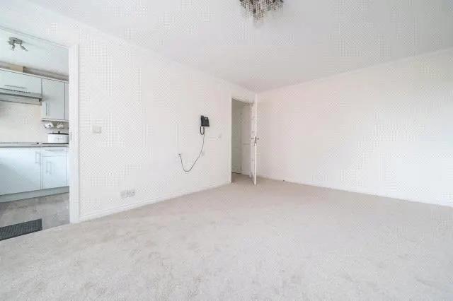 Guildford Road, Lightwater, GU18, photo 3