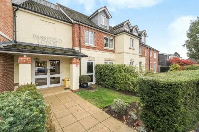 Guildford Road, Lightwater, GU18, photo 1