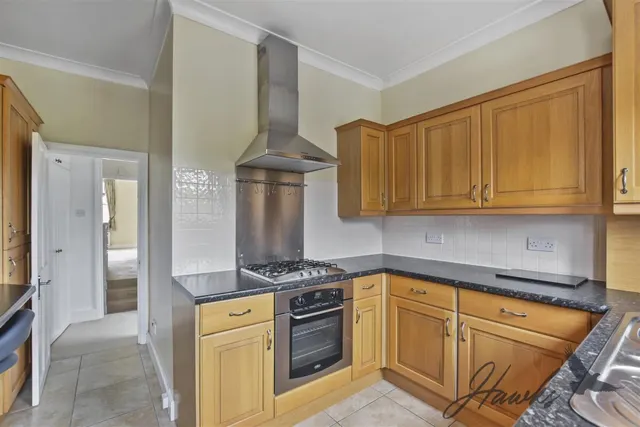 Mafeking Avenue, Brentford, TW8, photo 2