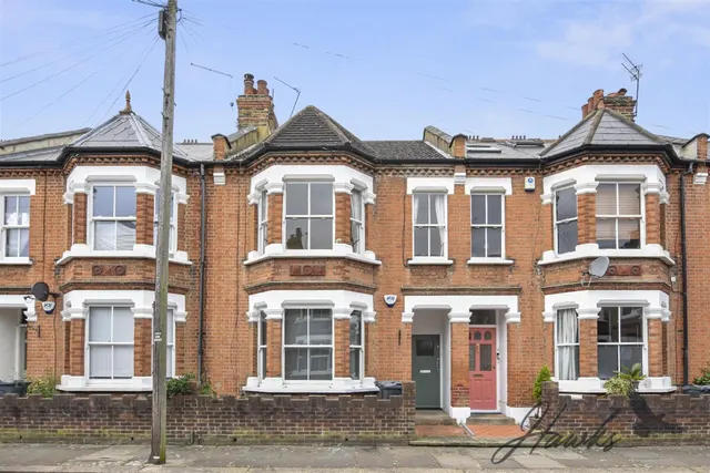 Mafeking Avenue, Brentford, TW8, photo 1
