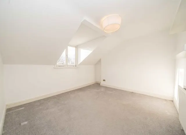 Photo 3 — Beresford Road, Highbury, N5