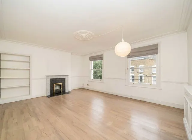 Photo 2 — Beresford Road, Highbury, N5