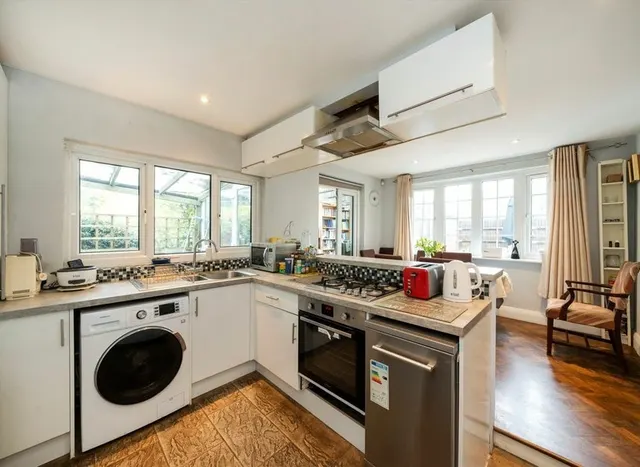 Photo 3 — Graham Road, Mitcham, CR4
