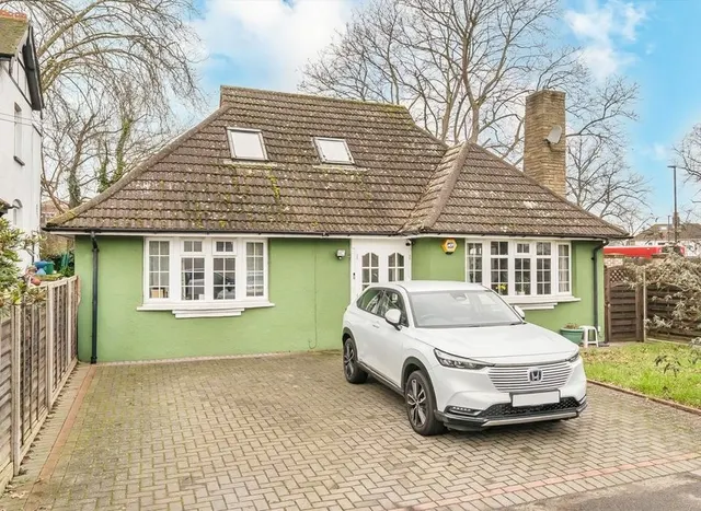 Graham Road, Mitcham, CR4, photo 1