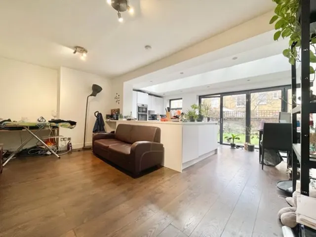 Photo 3 — Foulser Road, London SW17 8UE