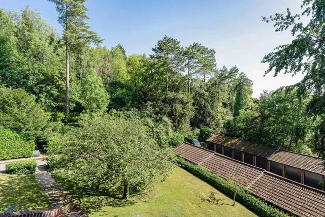 Succombs Place, Warlingham, photo 1