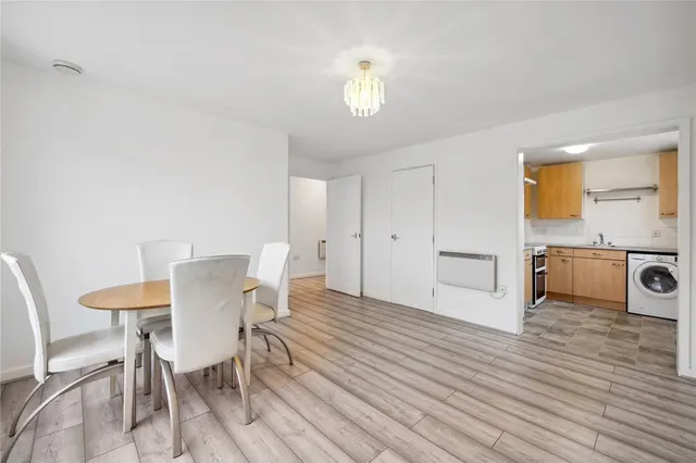 High Street, Brentford, TW8, photo 3