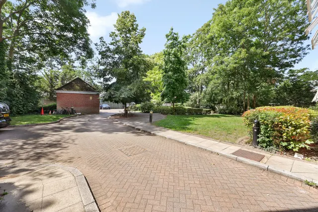 Willesden Lane, London, NW2, photo 2