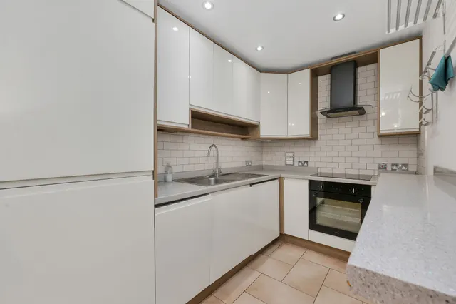 Willesden Lane, London, NW2, photo 3