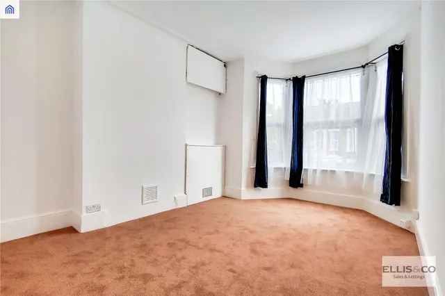 Roundwood Road, London, NW10, photo 1