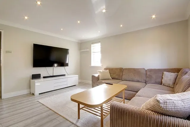 Celadon Close, photo 3