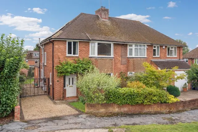 Evenlode Road, Bourne End SL8 5ND, photo 1