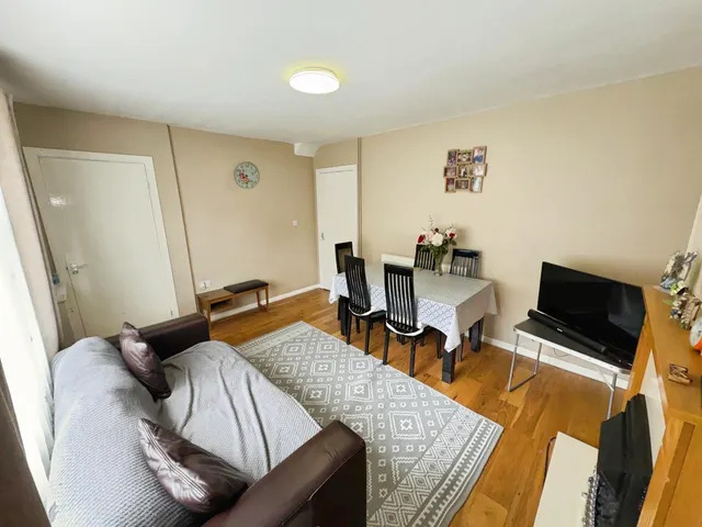 Eltham Drive, Nottingham, NG8, photo 2