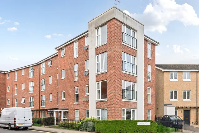 Photo 2 — Calypso Crescent, SE15
