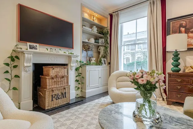 Photo 3 — Abingdon Road, London, United Kingdom, W8 6AW