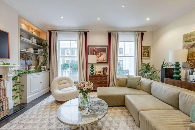 Photo 2 — Abingdon Road, London, United Kingdom, W8 6AW