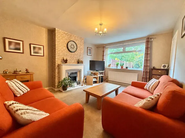 Foxhall Road, Denton, M34, photo 2