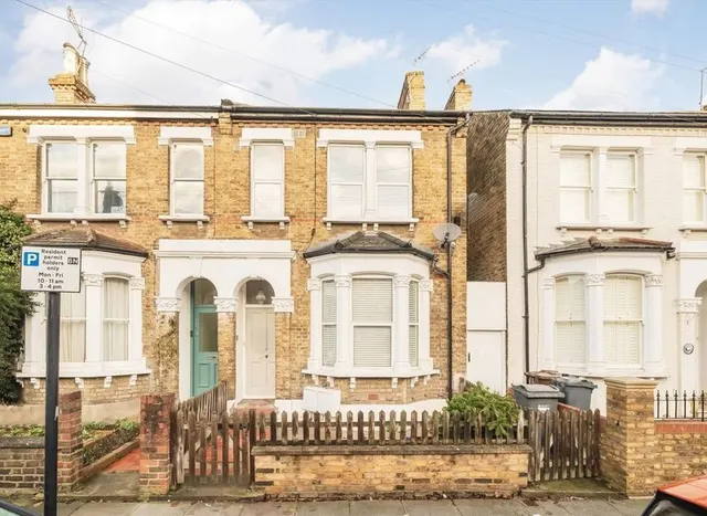 Whitestile Road, Brentford, TW8, photo 1