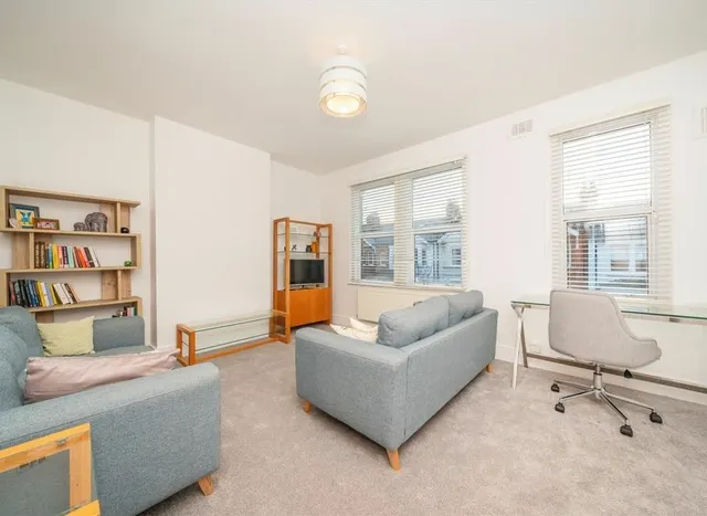 Photo 2 — Whitestile Road, Brentford, TW8