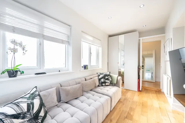 Photo 2 — 45d Gunter Grove, London