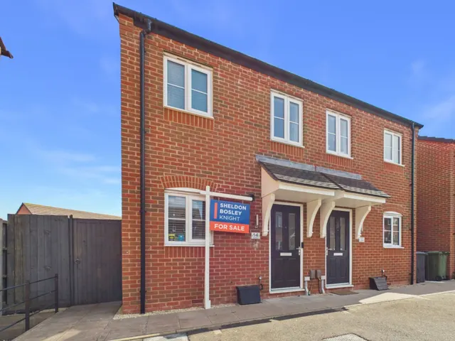 Photo 2 — Malin Mews, Evesham, WR11