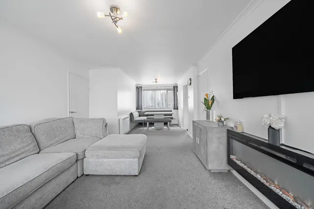 Photo 3 — Hazelbank Court, Chertsey KT16 8PE