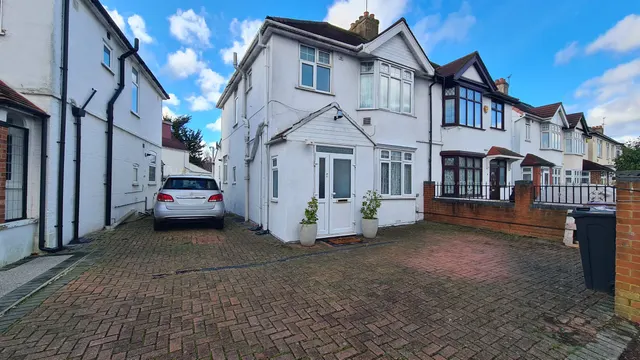 Heston Road, Hounslow, photo 1
