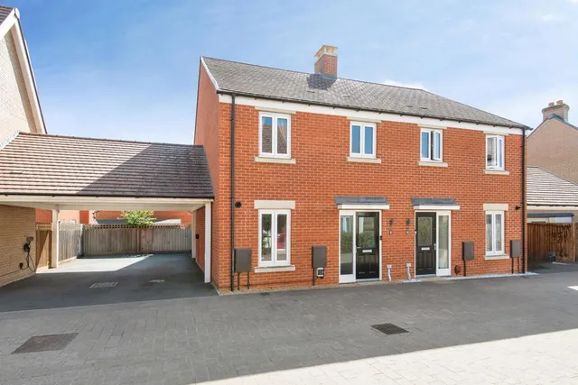 Darwin Drive, Biggleswade, Bedfordshire, SG18, photo 1