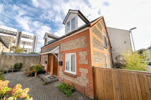 Portland Road, Worthing, BN11, photo 1