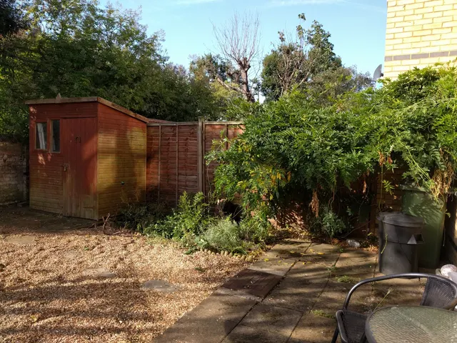 Uxbridge Road, London, W7 3PP, photo 1