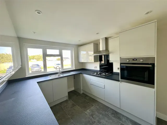 Hawkhurst Close, Eastbourne, photo 2