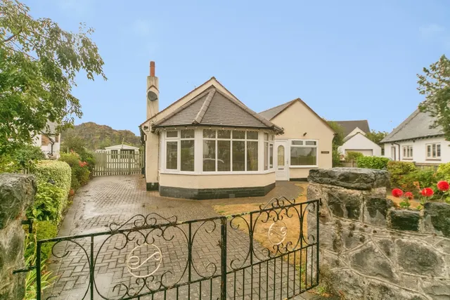 Craig Wen, Rhos on Sea, LL28, photo 1