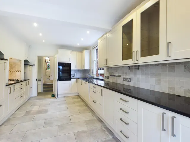 Photo 2 — Worting Road, Basingstoke, RG21