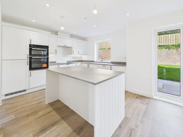 Drakestone Court, Cross Ash, NP7, photo 3