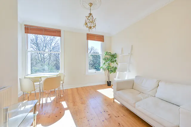 Photo 2 — Flat 5, 23 Mattock Lane, London