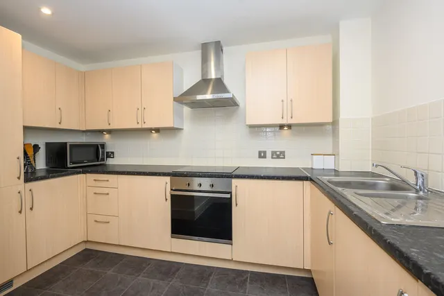 Hepworth Way, Walton-On-Thames, KT12, photo 2