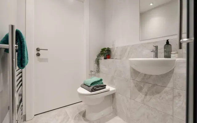 Photo 3 — *RENT TO BUY* Wellington Wharf, Liver...