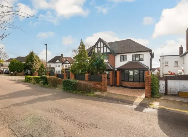 Forestdale, Southgate, N14, photo 1