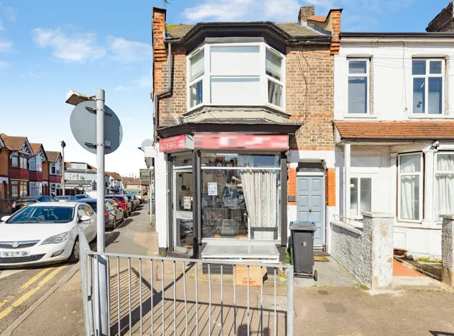 Chester Road, Watford, photo 1