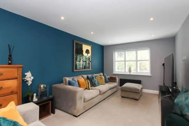 Photo 2 — Cemmaes Court Road, Hemel Hempstead, Hertfordshire, HP1 1SU