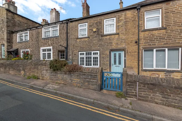 Main Street, Cottingley, BD16, photo 1
