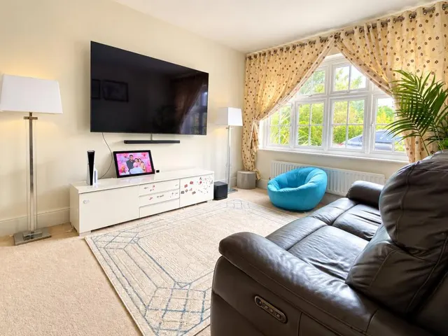 Bronte Grove, Arborfield Green, RG2, photo 2