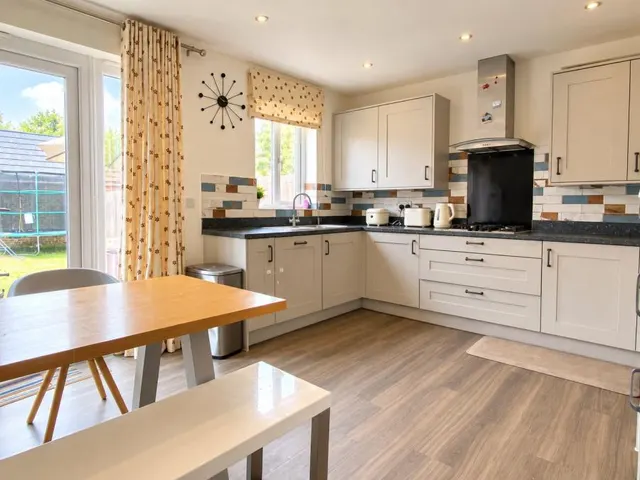 Bronte Grove, Arborfield Green, RG2, photo 3