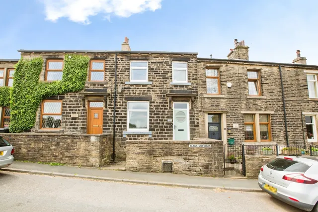 3 bedroom house — Slack Cottages, Barkisland, Halifax